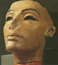 Capul reginei Nefertiti - Muzeul din Cairo