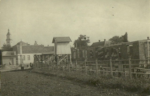 1954 - in departare se zareste turnul Catedralei.